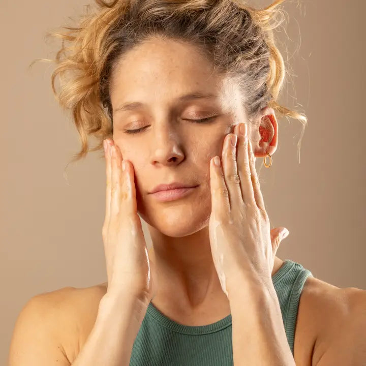 Limpiador facial sólido para pieles secas y sensibles