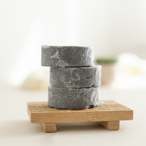 Champú sólido con carbón activado